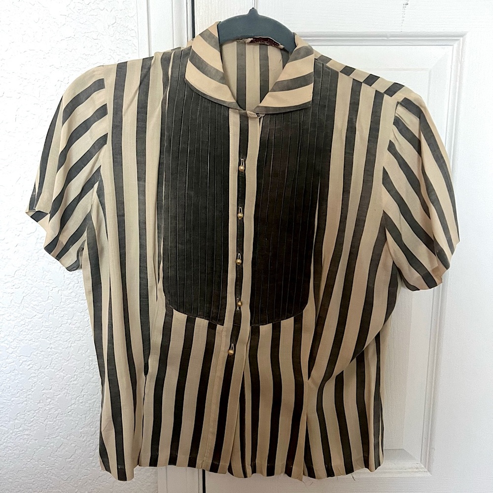 Vintage silk 1950s Dorothy Korby button down short sleeved blouse